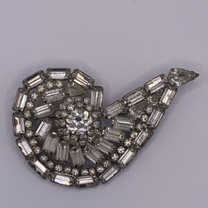 Vintage Weiss Clear Rhinestone Brooch with prong setting 3”